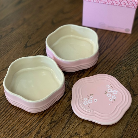 New Le Creuset Sakura Stacking Flower Containers Extremely Rare - Picture 2 of 3